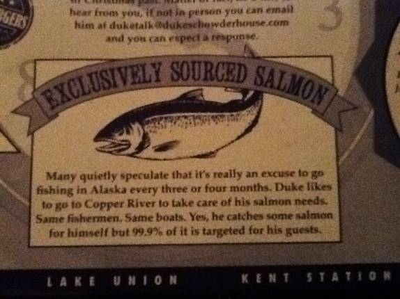 Propaganda no Duke Restaurant, na orla do Lake Union, um dos lagos de Seattle, no estado de Washington, noroeste dos Estados Unidos